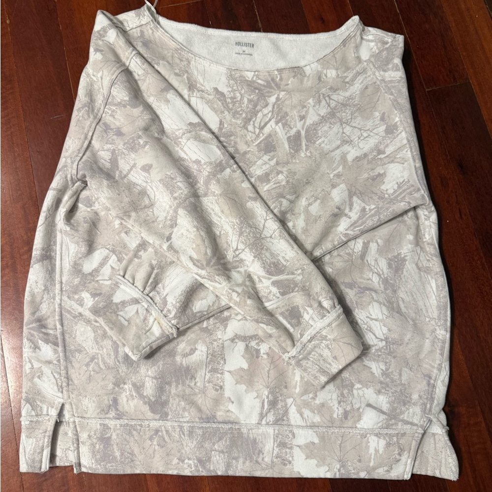 Hollister Cream and Light Gray Printed Crewneck Sweater